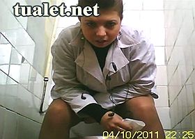 В туалете медицинского учереждения поставили скрытую камеру